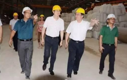 時任廣西壯族自治區(qū)黨委常委、宣傳部部長沈北海蒞臨利升石業(yè)調(diào)研