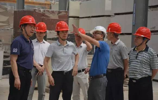 時(shí)任廣西科技廳副廳長鐘會(huì)超一行到利升石業(yè)考察