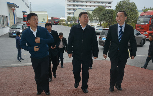 自治區(qū)商務(wù)廳黨組書(shū)記、廳長(zhǎng)蔣連生到利升宣講