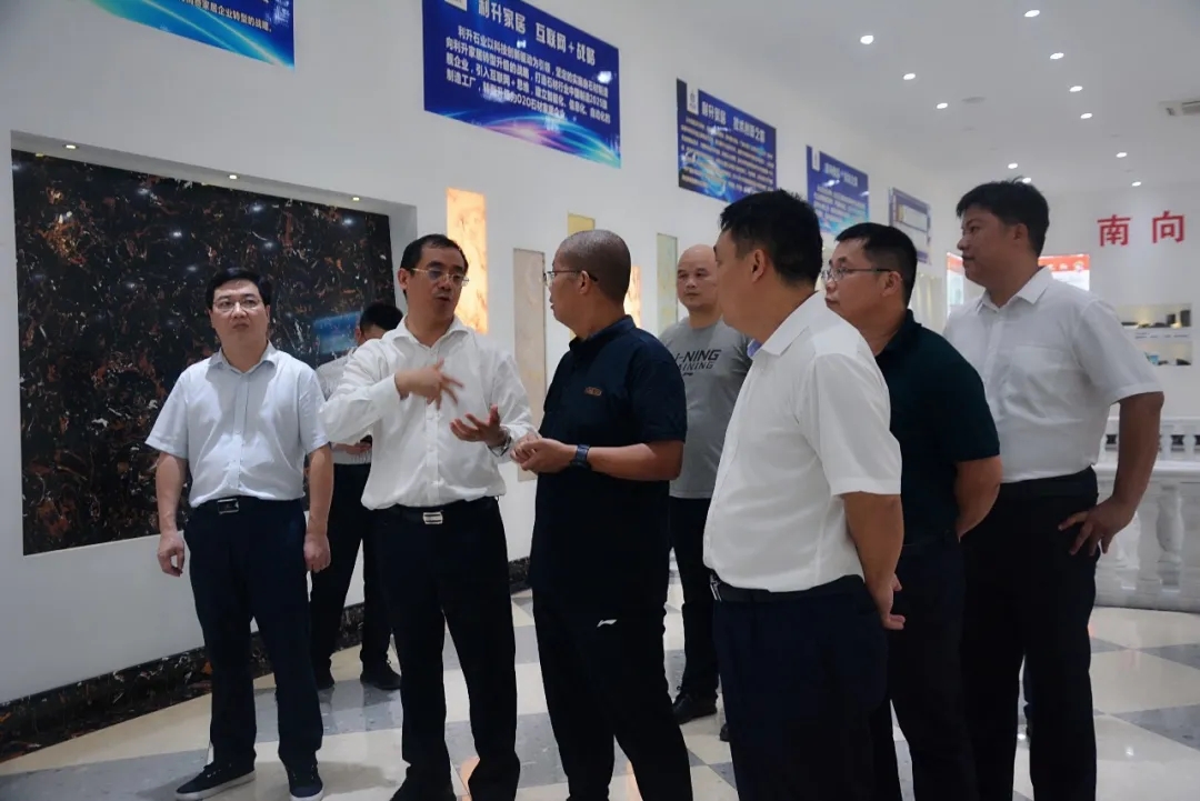 廣西壯族自治區(qū)生態(tài)環(huán)境廳黨組書記、廳長陳亮到利升石業(yè)考察